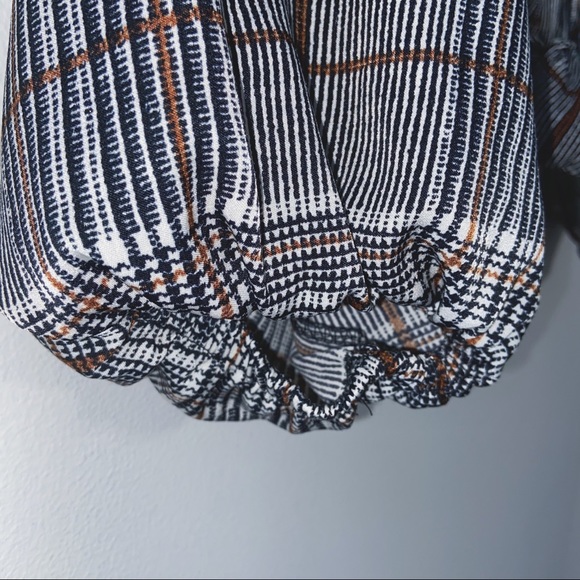 Plaid tie up cropped 1/4 sleeve blouse - Picture 3 of 3